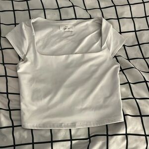 Fitted short sleeve crop top